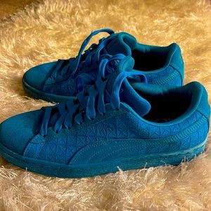 Women’s Blue suede PUMA classic sneakers